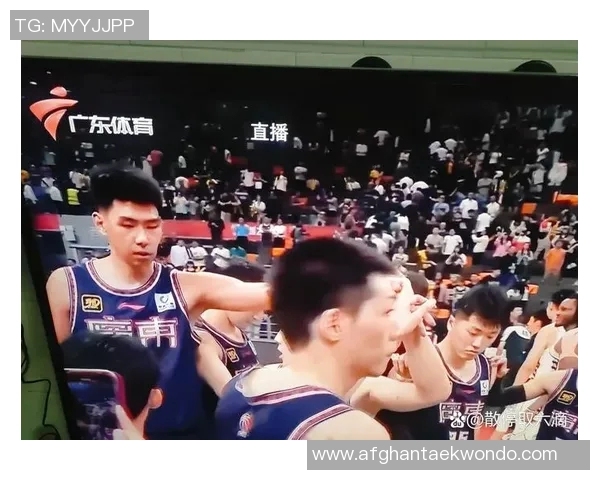 胡明轩强势复出携手徐杰合力砍下28分12助攻带队大胜卫冕冠军